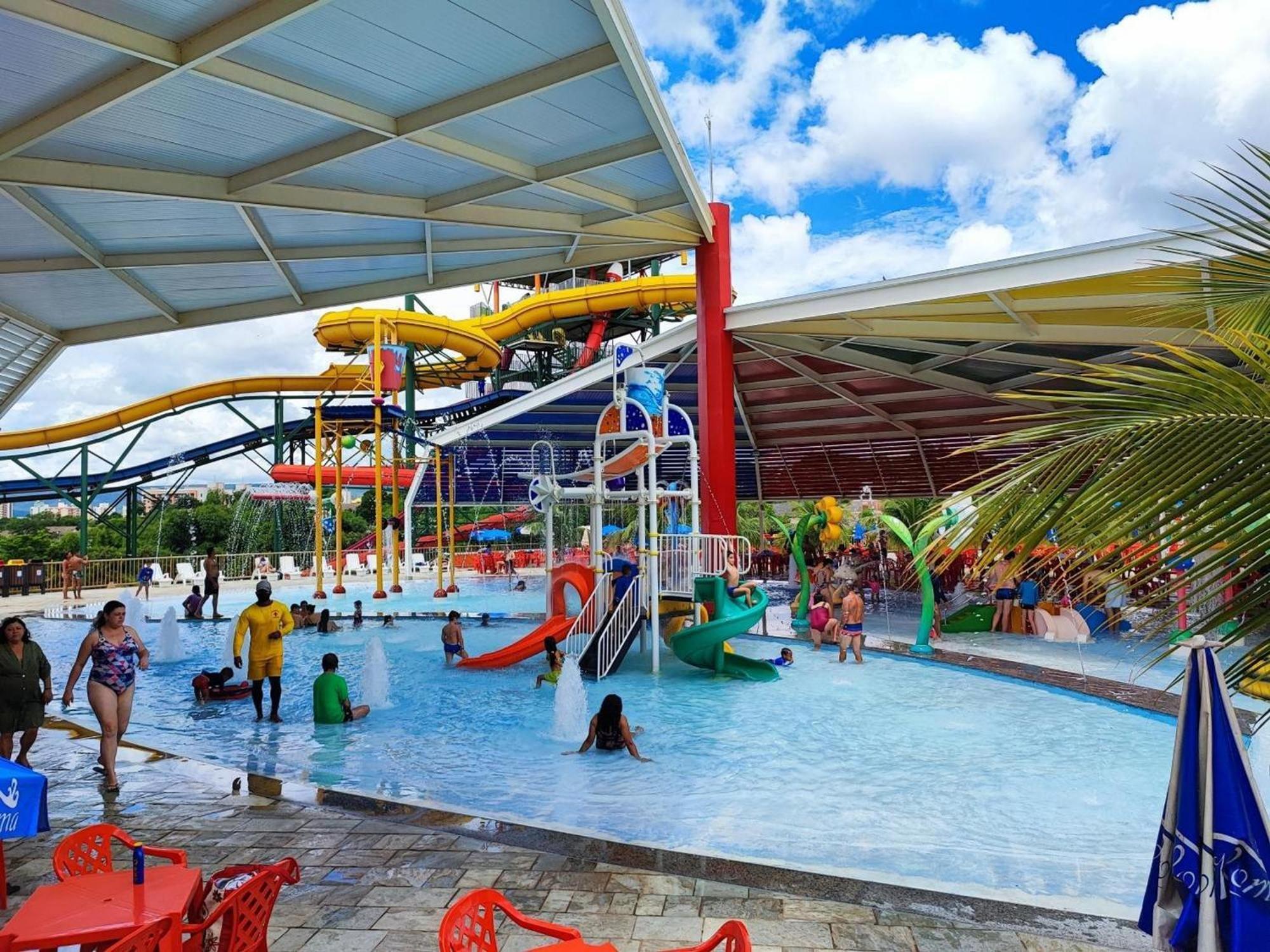 Piazza Diroma Com Acesso Ao Acqua Park Em Caldas Novas Exterior photo
